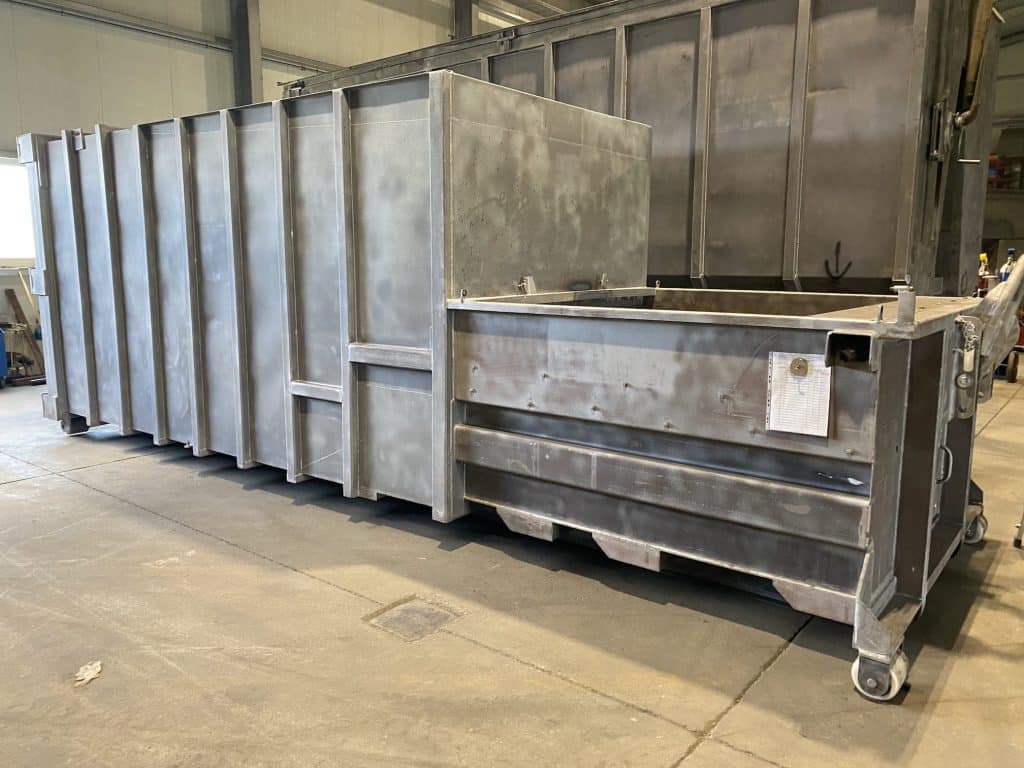 Sandstrahlen in Franken – große & kleine Anlagen | Moran AG gestrahlter Presscontainer 1024x768 - Sandstrahlen in Franken – große & kleine Anlagen | Moran AG